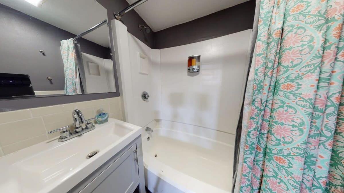 בוסטון Lower Level Studios In Hip Bay Village מראה חיצוני תמונה