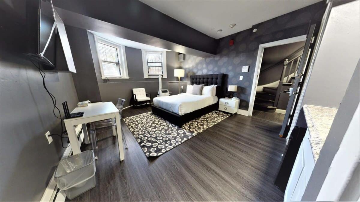 בוסטון Lower Level Studios In Hip Bay Village מראה חיצוני תמונה